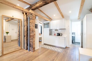 Apartment, 2 Schlafzimmer, Stadtblick (Third Floor) | Eigene Küche | Kühlschrank, Ofen, Herdplatte, Geschirrspüler