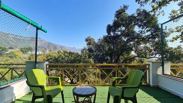 Executive-Zimmer, 1 King-Bett, Hügelblick | Terrasse/Patio