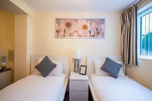 Kamar Double Standar, ensuite