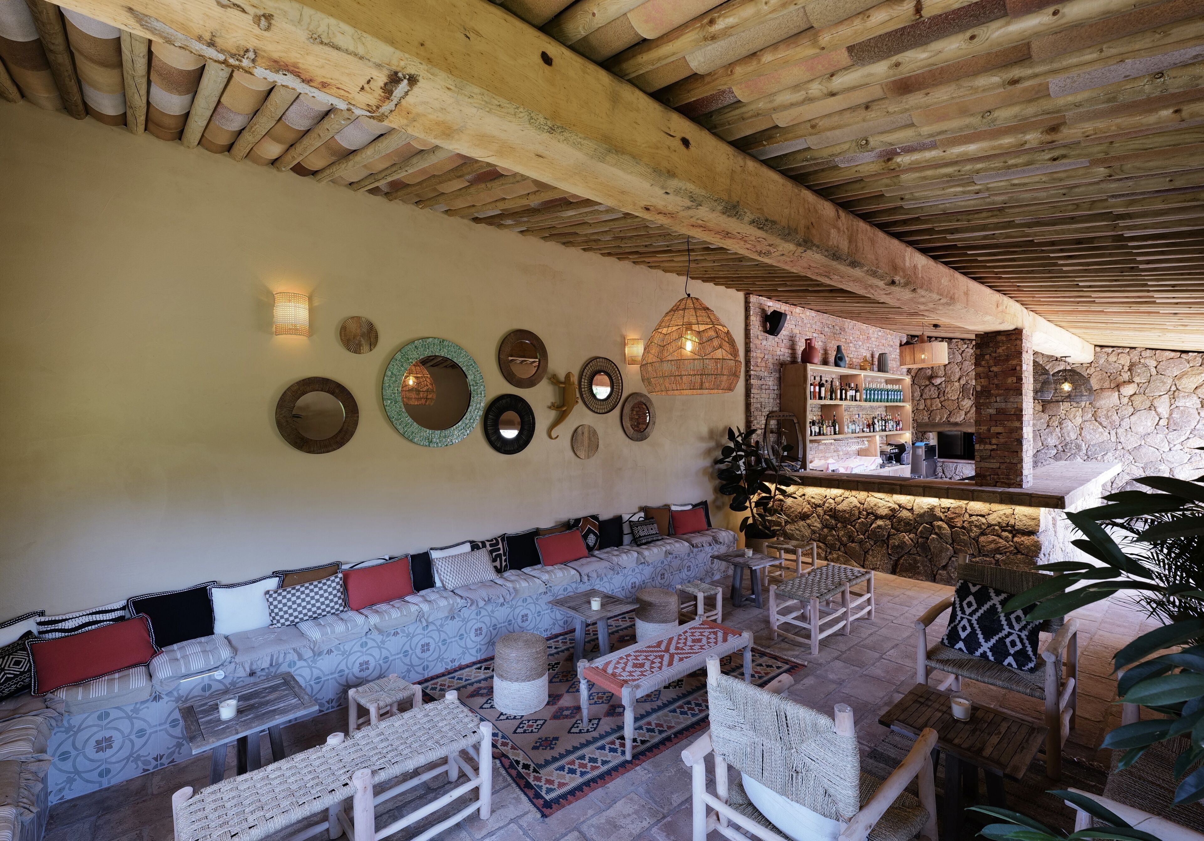 Bar en bord de piscine