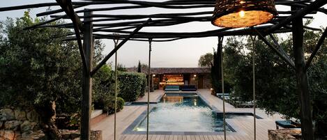 Outdoor pool, sun loungers