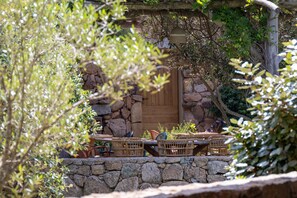 Exterior - Pozzo di Mastri (Figari)