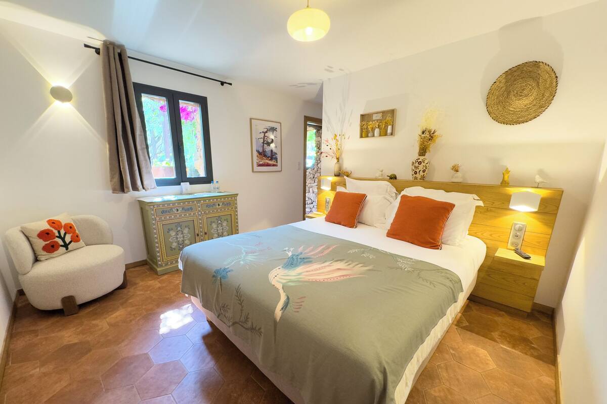 Suite Standar | Seprai premium, meja kerja, Wi-Fi gratis, dan seprai linen
