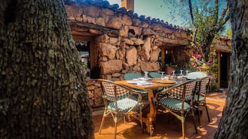 Lunch and dinner served, garden views