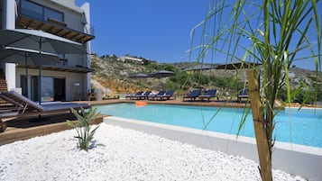 Outdoor pool, pool umbrellas, sun loungers