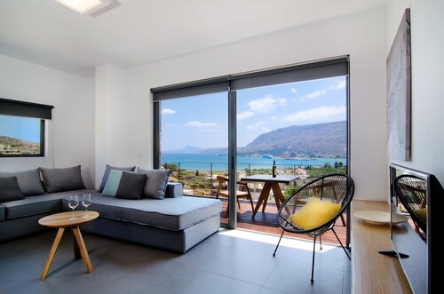 Seametry Luxury Living Apartments Adults Only