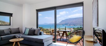 Seametry Luxury Living Apartments Adults Only