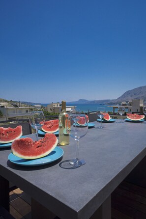 Outdoor dining - Seametry Luxury Living Apartments Adults Only (Chania)