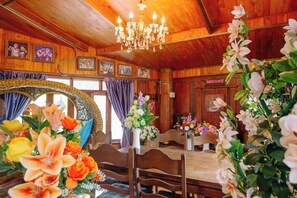 Televisión LCD de 32 pulgadas con canales por satélite, una televisión