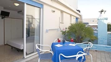 Breakfast, lunch, dinner served; local cuisine