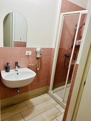 Shower, free toiletries, hair dryer, bidet