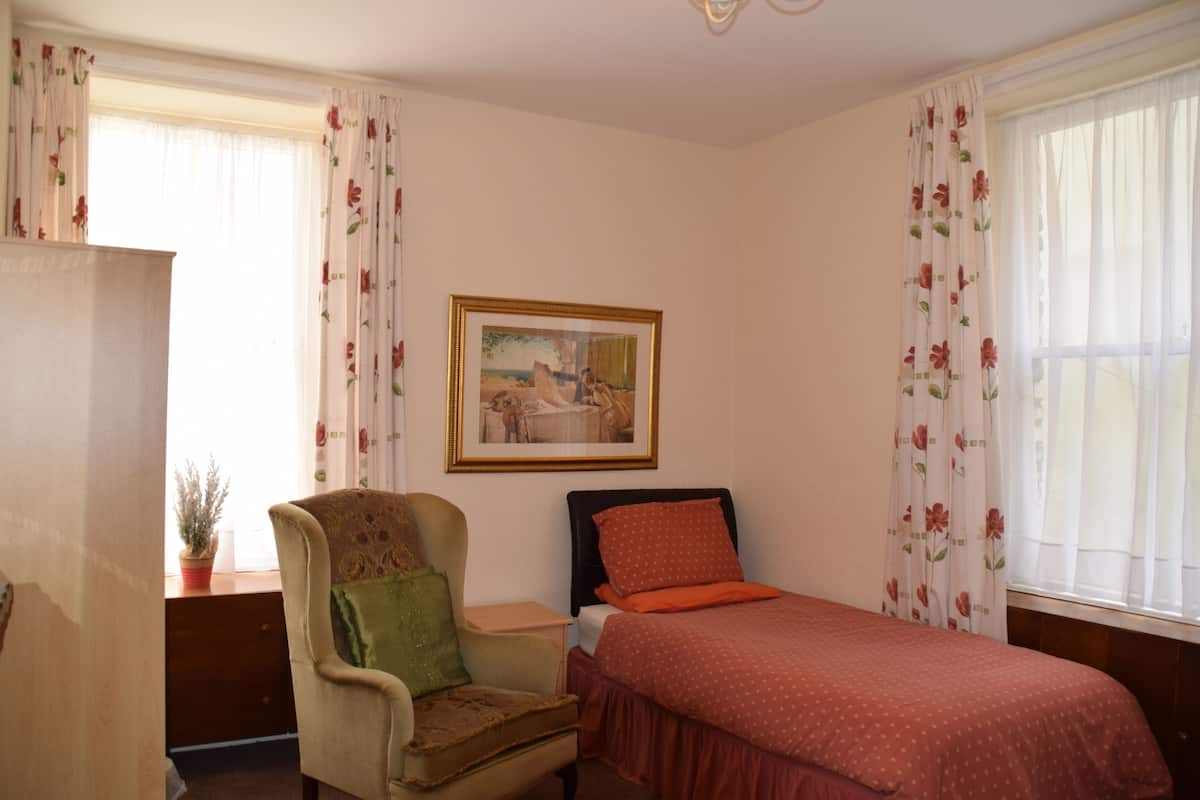 Standard-Apartment, 2 Schlafzimmer (The Deck) | 2 Schlafzimmer, individuell dekoriert, Bügeleisen/Bügelbrett