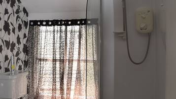 Standard Apartment, 2 Bedrooms (Bosuns Suite) | Bathroom | Hair dryer, towels, soap, toilet paper