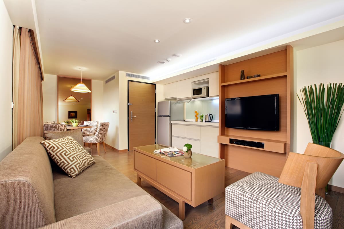 Family Quadruple Room, 2 Bedrooms | Living area