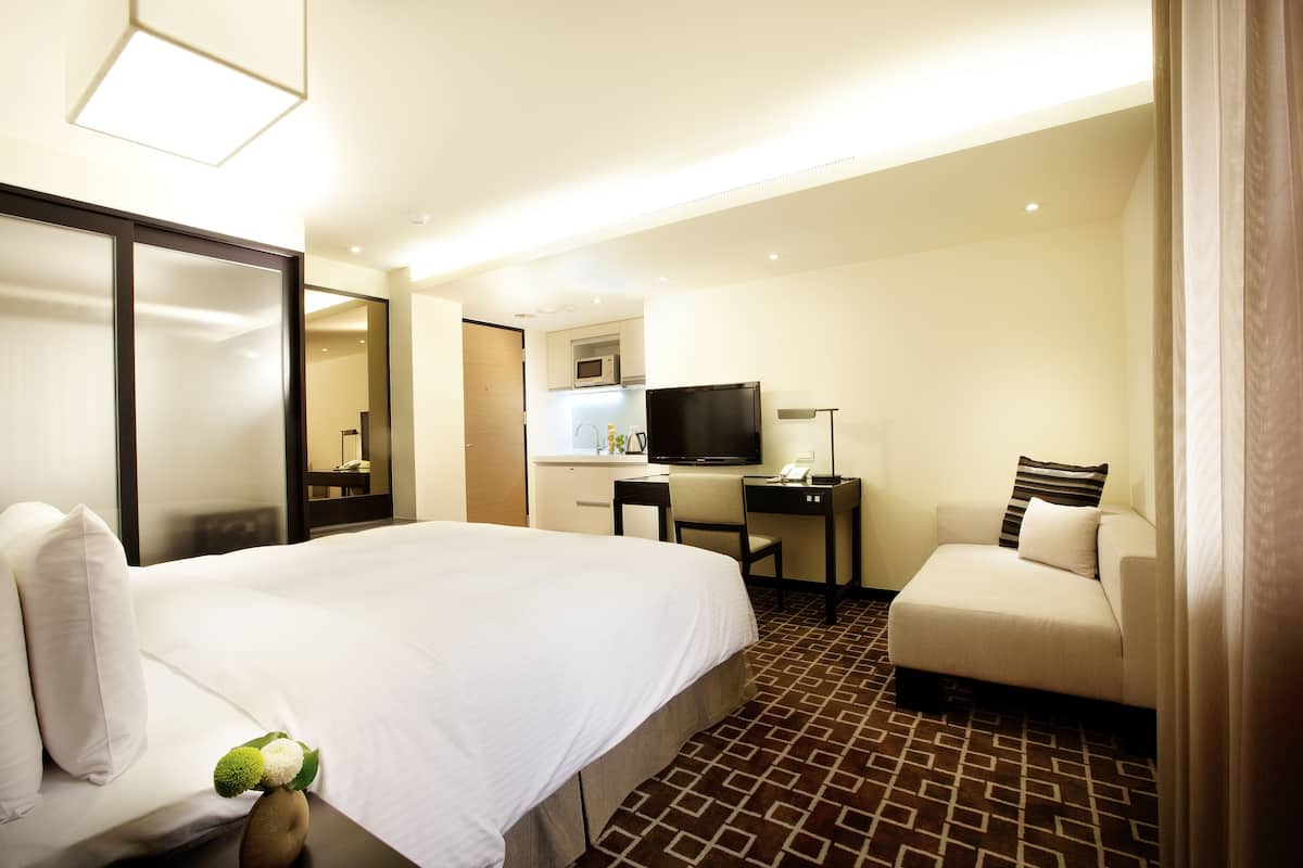1 bedroom, premium bedding, down duvets, in-room safe