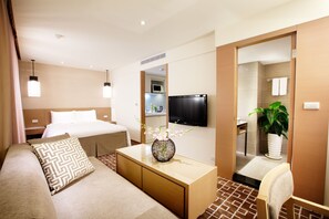 Premium bedding, down comforters, in-room safe, individually decorated - The Corner House (Taipei)