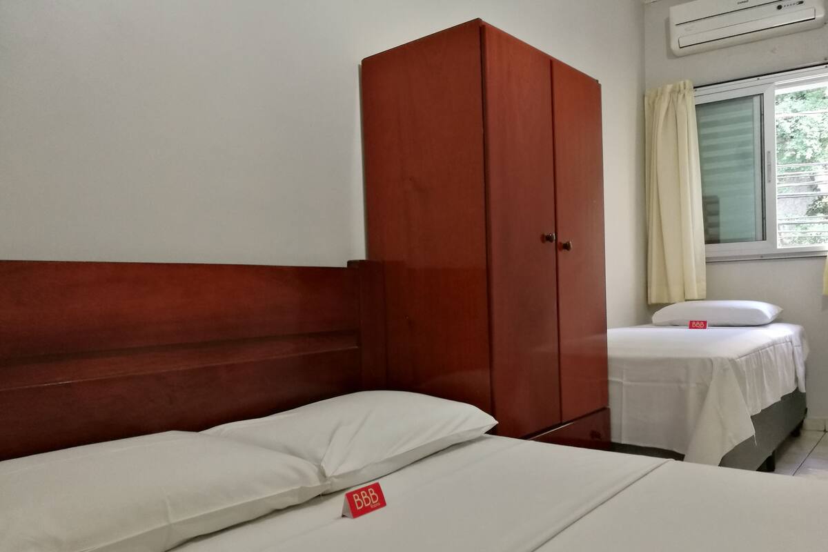 Triple Room | Desk, iron/ironing board, free WiFi