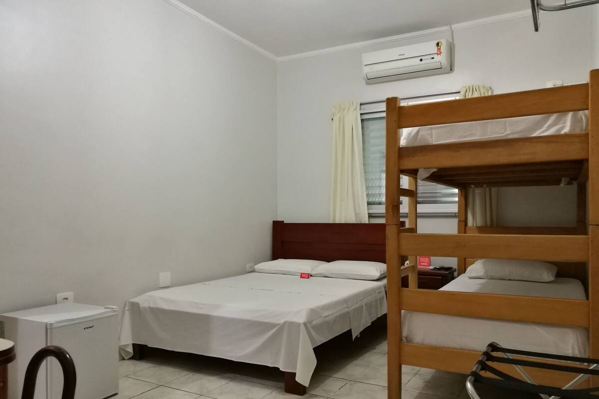 Quadruple Room | Desk, iron/ironing board, free WiFi