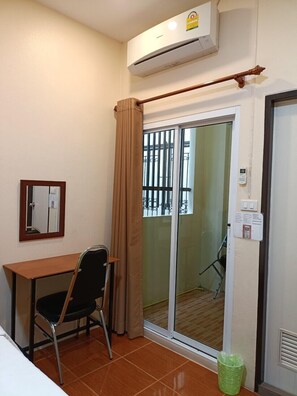 Quarto standard | Frigobar, escrivaninha, cortinas blackout, Wi-Fi de cortesia