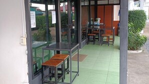 29-inch LCD TV with satellite channels, TV - Am Amoonds Hotel (Khlung)