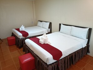 Minibar, desk, blackout curtains, free WiFi - Am Amoonds Hotel (Khlung)