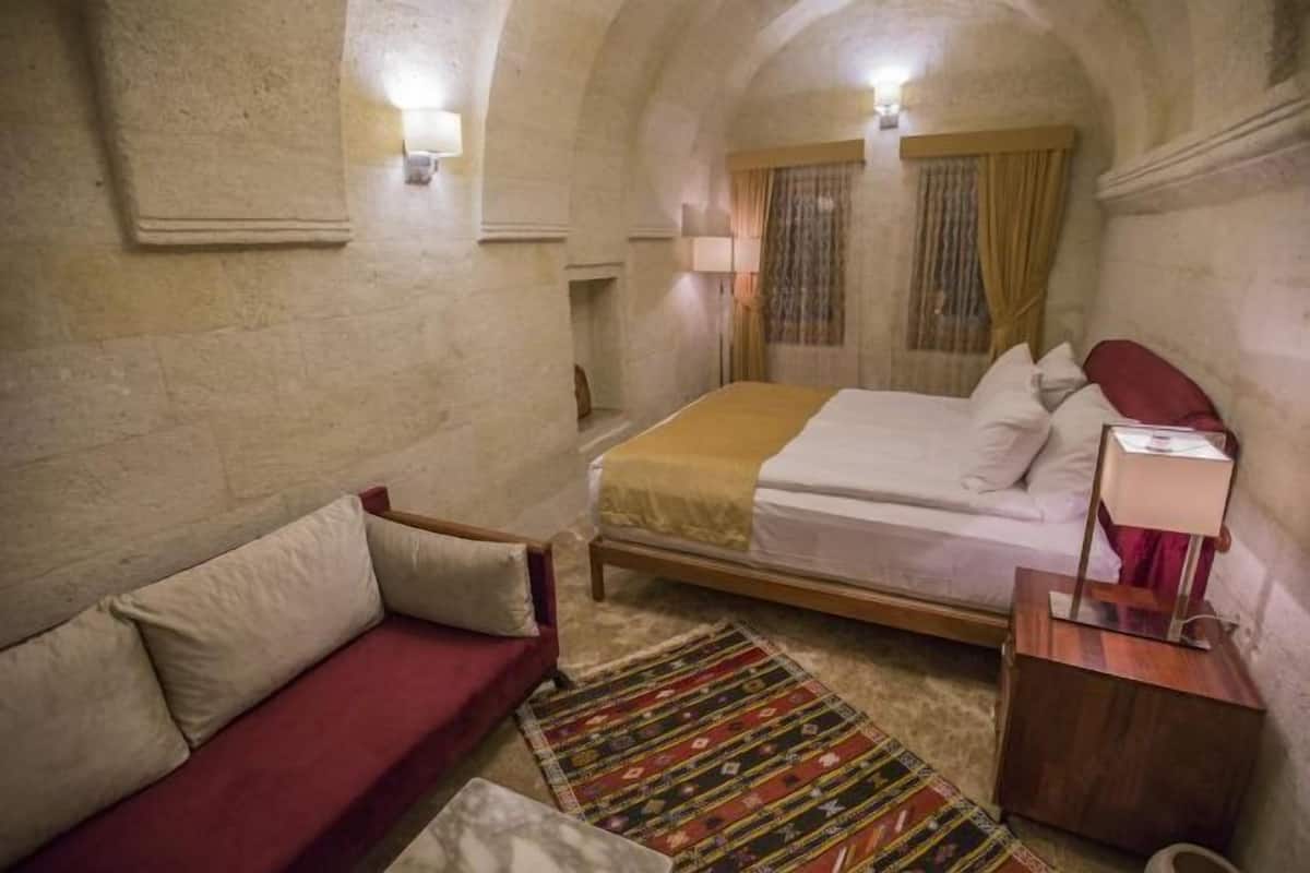 1 bedroom, premium bedding, minibar, in-room safe