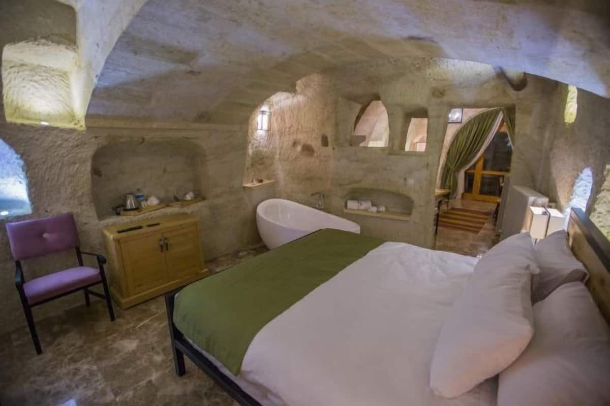 1 bedroom, premium bedding, minibar, in-room safe