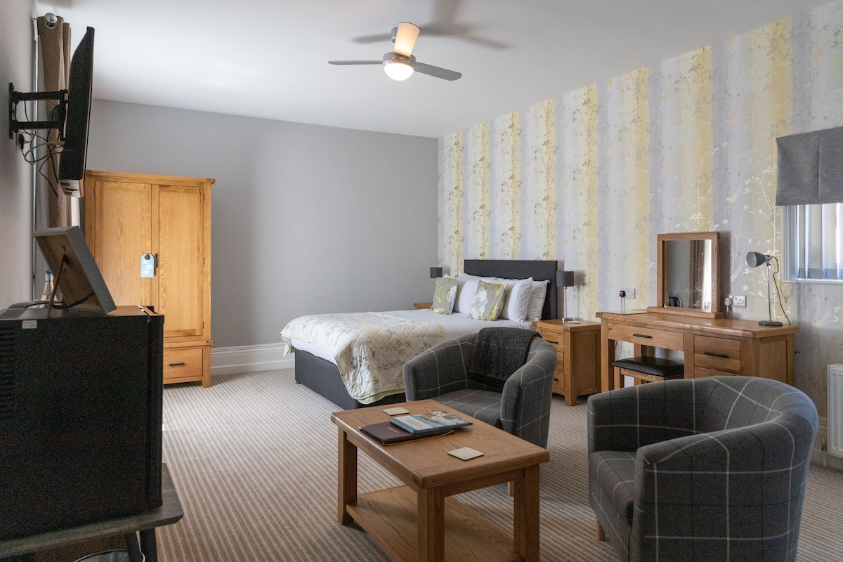 Deluxe Double Room | Individually decorated, individually furnished, desk, free WiFi