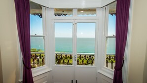 A room with a bay window overlooking a balcony with a view of the sea. - The Clifton (Shanklin)