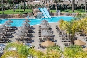 Seasonal outdoor pool, pool umbrellas, sun loungers