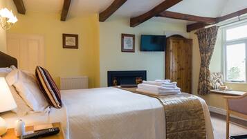 Double Room | Individually decorated, individually furnished, desk, laptop workspace