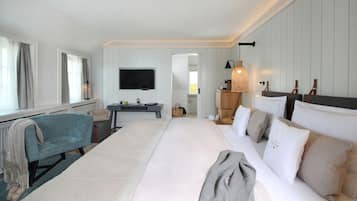 Ropa de cama hipoalergénica y minibar con artículos gratuitos