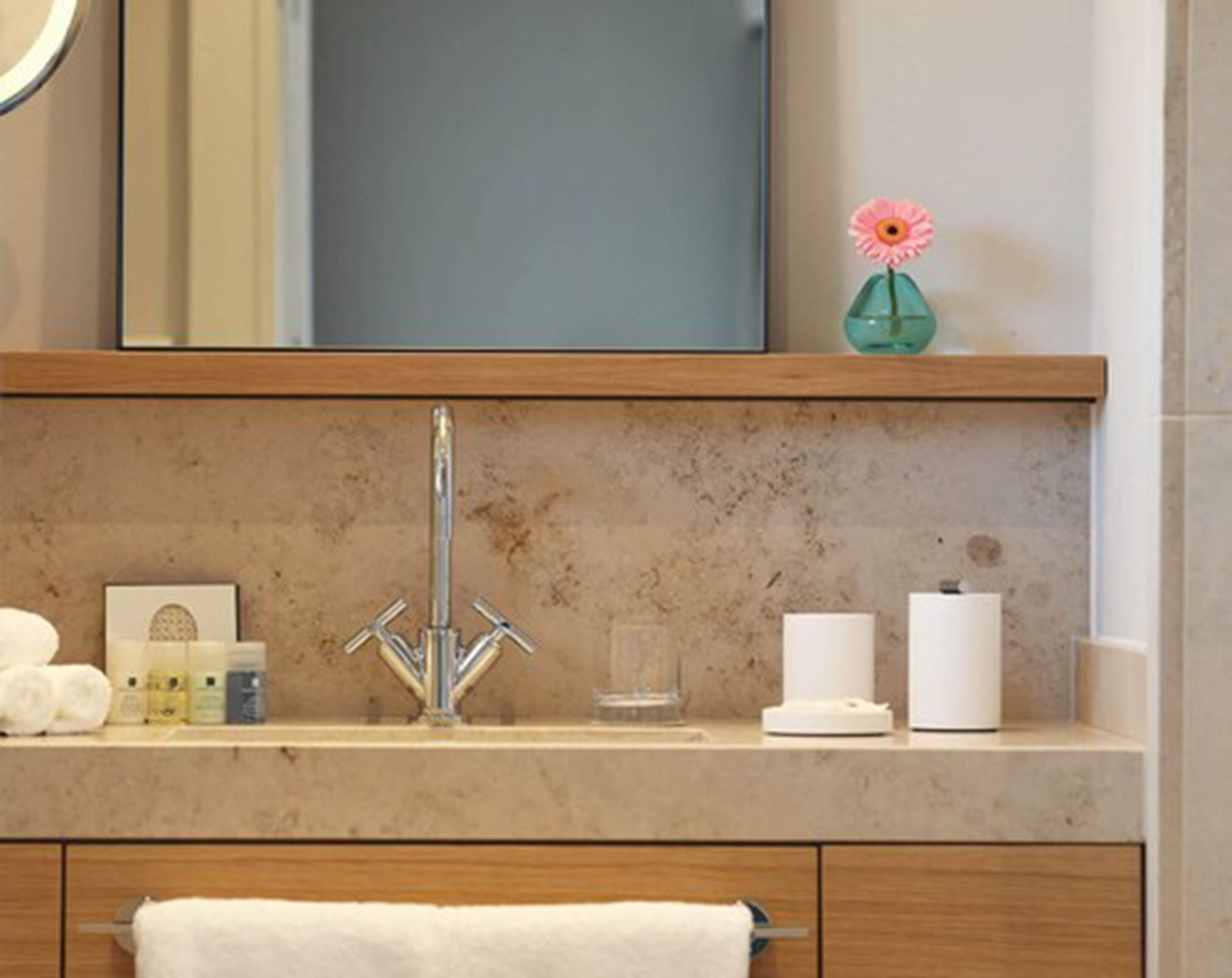 basic room, 1 double bed | bathroom | shower, free toiletries, towels