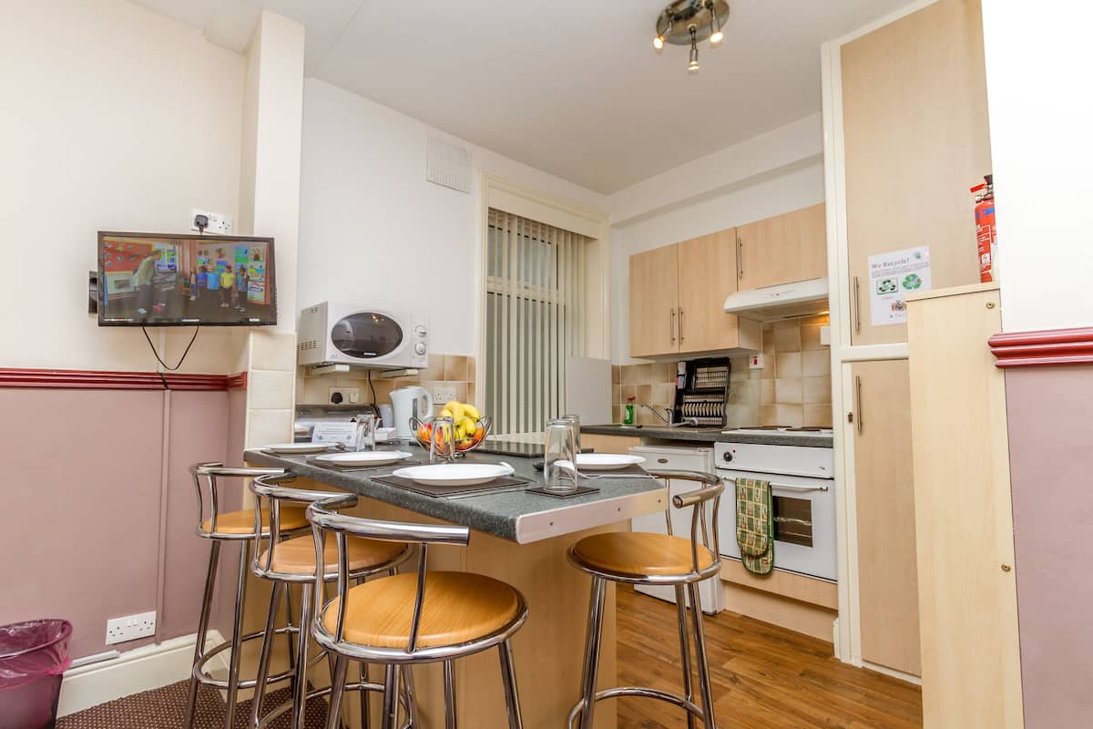 Apartment, 1 Bedroom (#6) | In-room dining