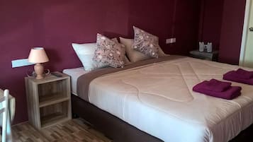 Deluxe Room | Desk, free WiFi