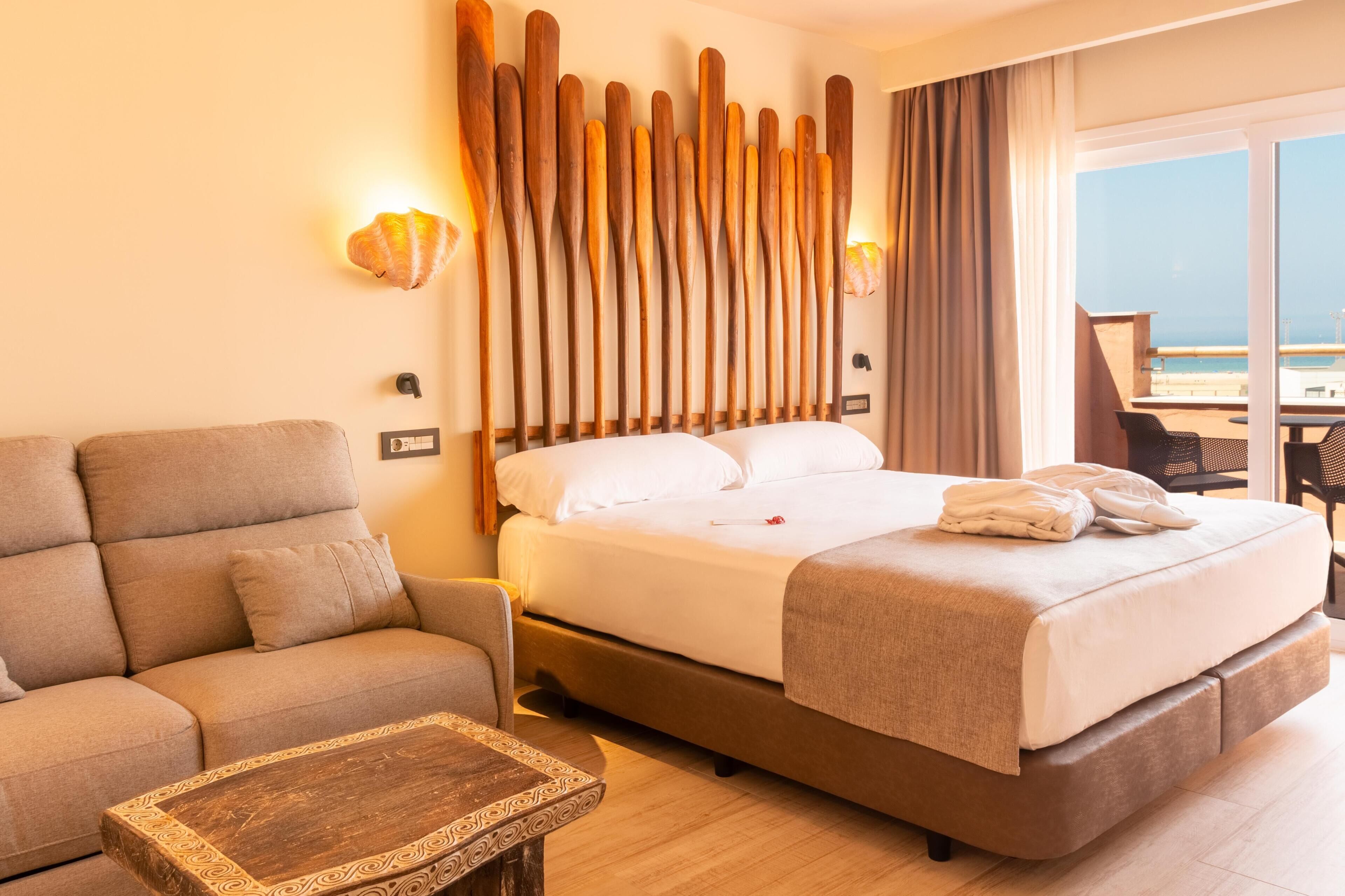 尊荣客房, 露台, 海景 | 迷你吧、客房内保险箱、办公桌、笔记本电脑工作区