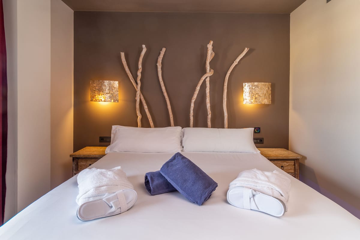 Junior Room, 1 Double Bed, Ocean View | Minibar, in-room safe, desk, laptop workspace