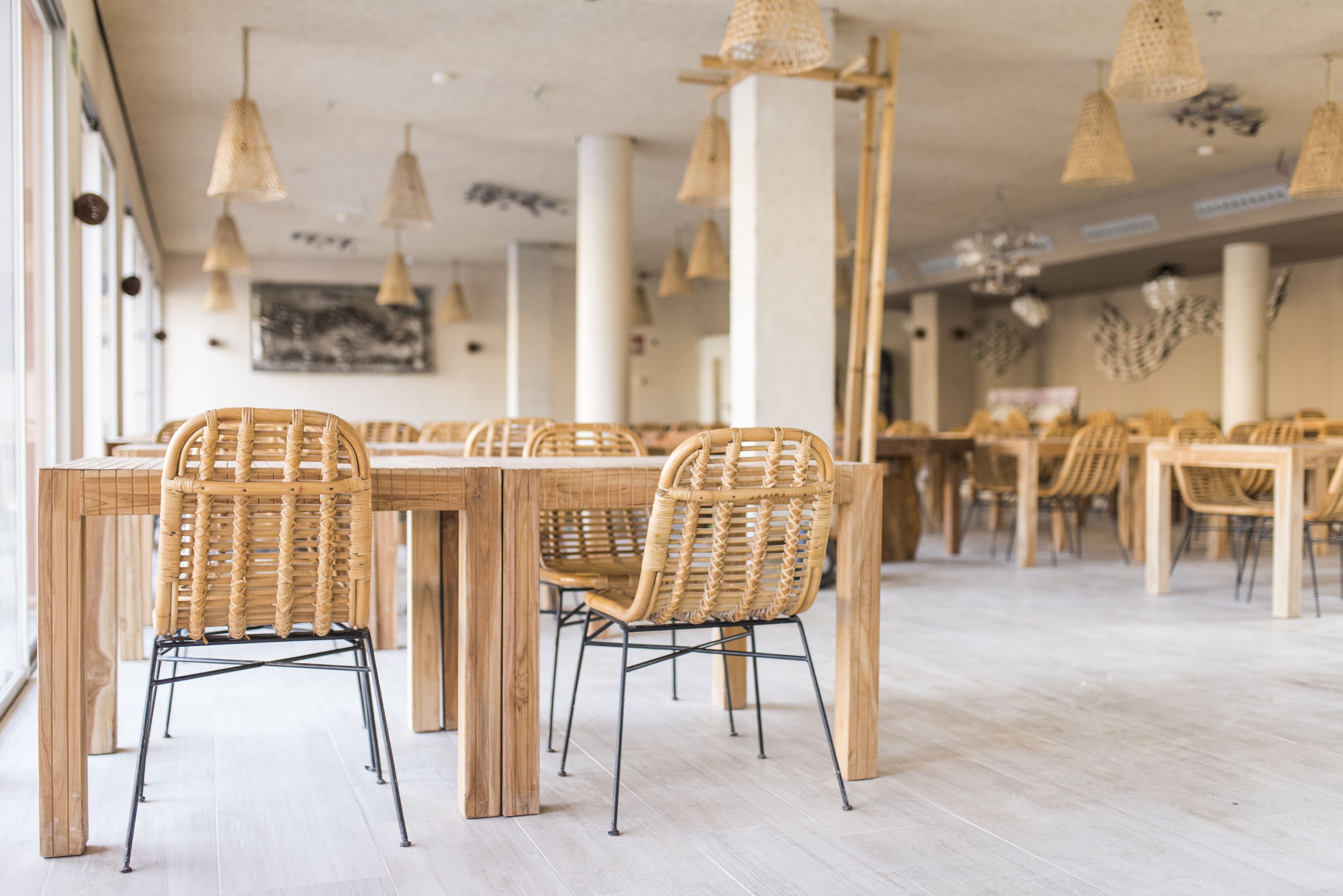 2 restaurants, breakfast served