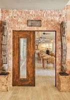 2 restaurants, breakfast served