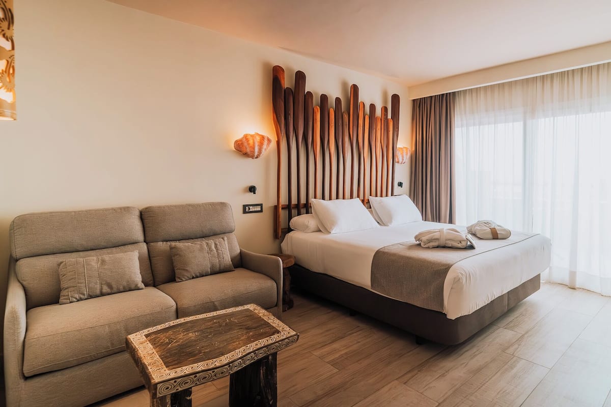 Quarto premium, terraço, vista para o mar | Frigobar, cofres nos quartos, escrivaninha