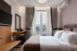 Acropolis Grand Residence | 4 bedrooms, Frette Italian sheets, premium bedding, pillowtop beds