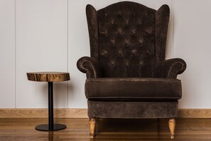 4 عدّة غرف نوم وملاءات إيطالية من طراز فريتي وأغطية فراش متميزة