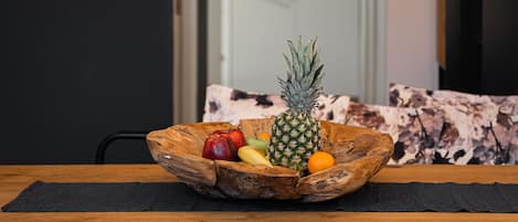 Acropolis Grand Residence | 客廳 | 50 吋智能電視連有線電視頻道、電視、Netflix