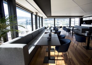 Bar (on property) - Hotel U Viveiro (Viveiro)