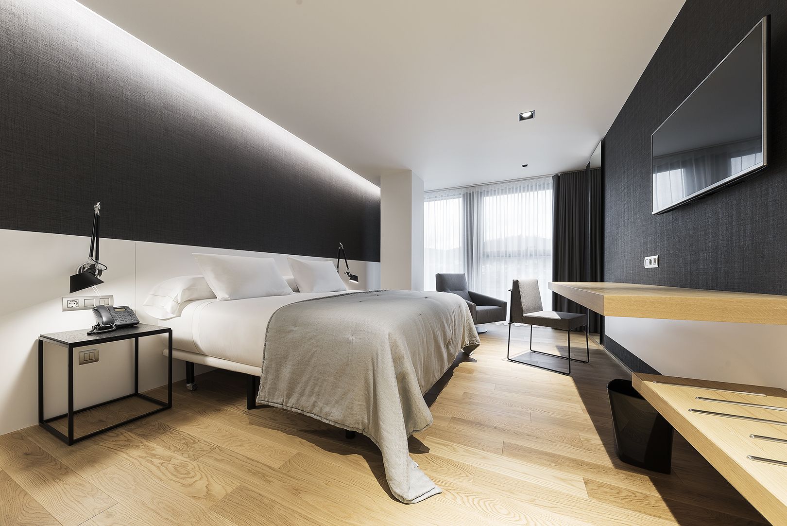 Standard Double or Twin Room | Minibar, in-room safe, blackout drapes, soundproofing