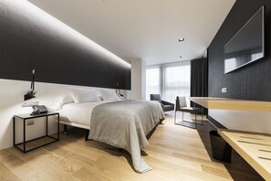 Standard Double or Twin Room | Minibar, in-room safe, blackout drapes, soundproofing - Hotel U Viveiro (Viveiro)