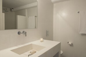 Duplex, 3 Bedrooms, Sea View, Beachfront (Green House) | Bathroom - Seaside Paros Naousa (Paros)