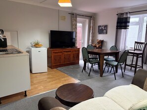 Comfort Double Room | Hypo-allergenic bedding, free WiFi, bed sheets - Littlestone Hotel (New Romney)