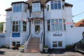 Fachada de la propiedad