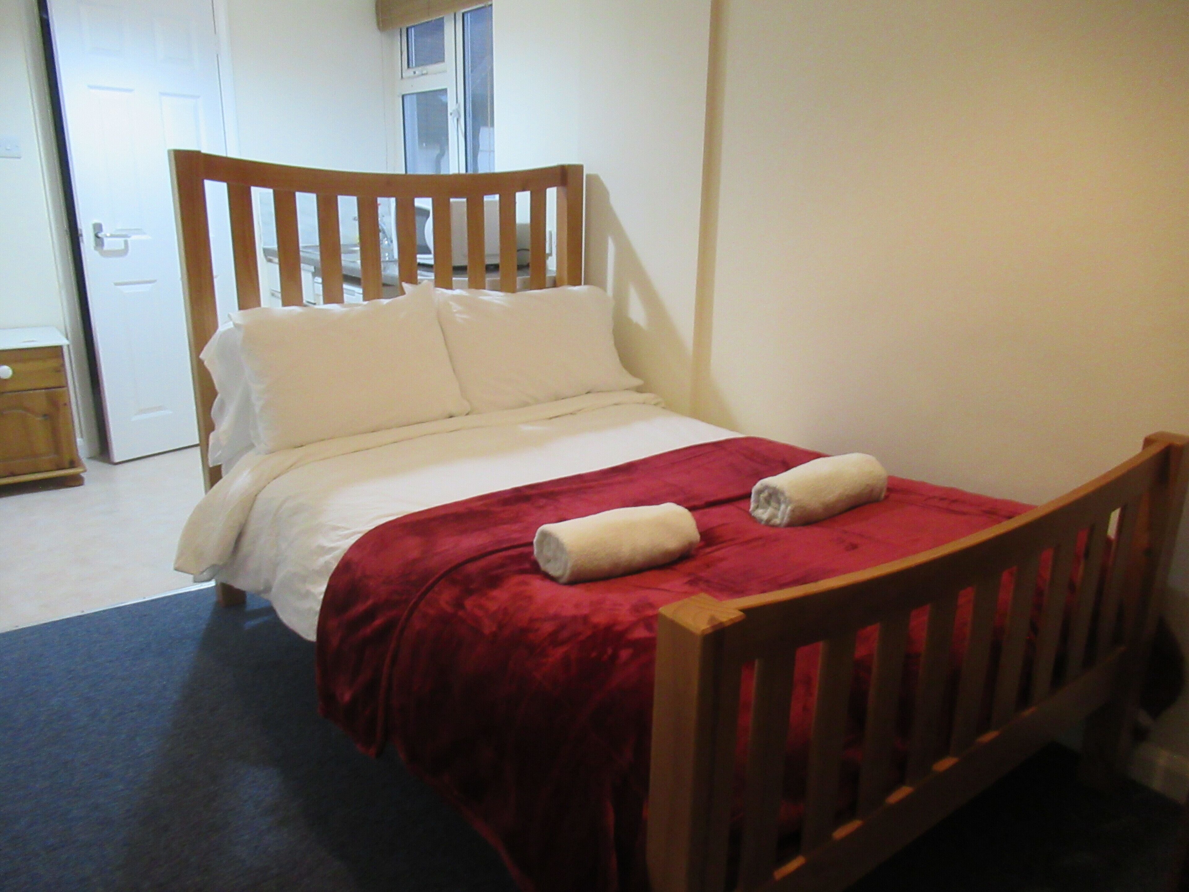 economy double room, 1 double bed, ensuite | hypo-allergenic bedding, free wifi, bed sheets